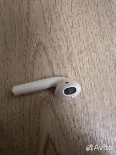 Правый беспроводной наушник airpods