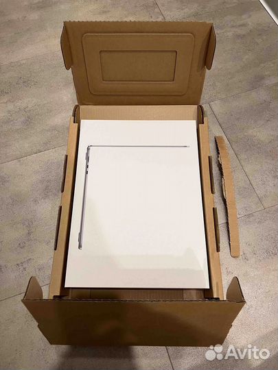 Macbook 15.3 Starlight. 512 GB