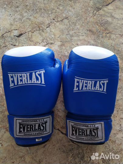 Боксерские перчатки