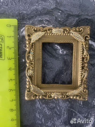 Маленькая рамка с позолотой