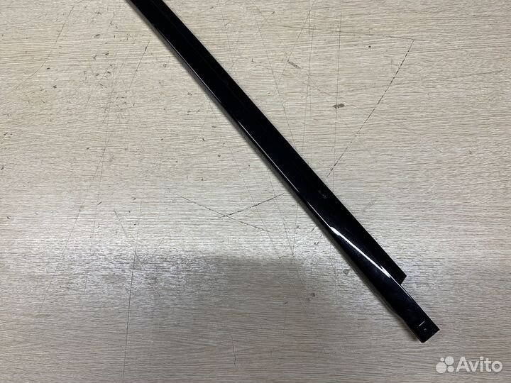 Молдинг задней правой двери Toyota Alphard 3