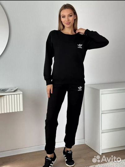 Спортивный костюм женский