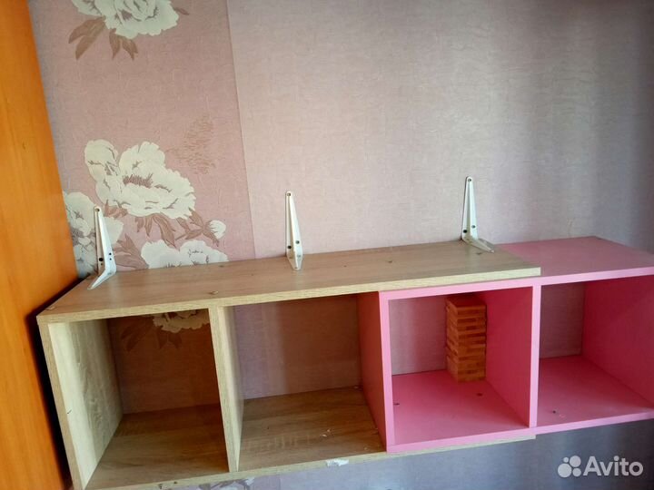Рабочий стол и полка