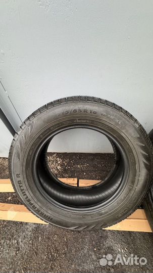 Nokian Tyres Hakkapeliitta R 215/65 R16 102T