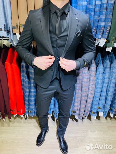 Мужской костюм черный не мнущийся