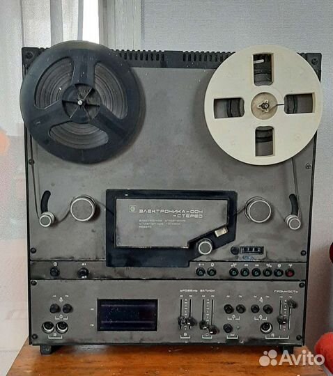 Катушечный магнитофон и другая аппаратура