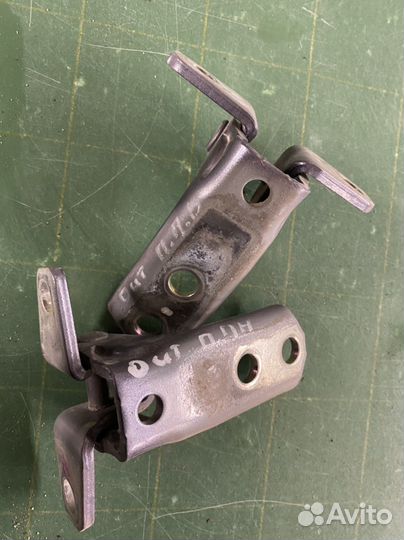 Mitsubishi outlander xl петля передня правая