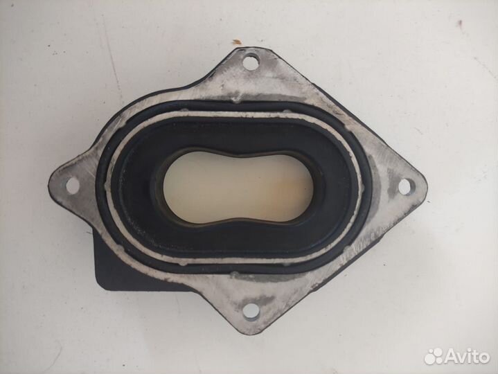 Фланец подушка карбюратора VW Passat B3