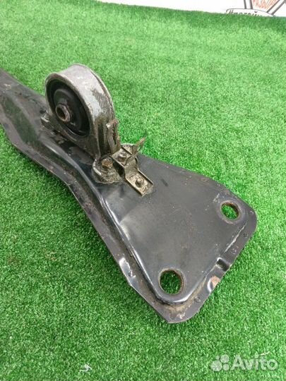 Балка продольная под двс Mitsubishi Diamante F31A