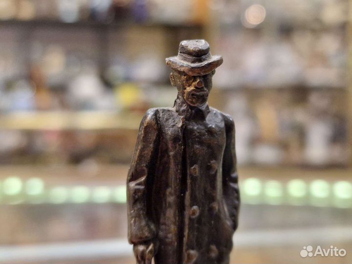 Бронзовая фигурка