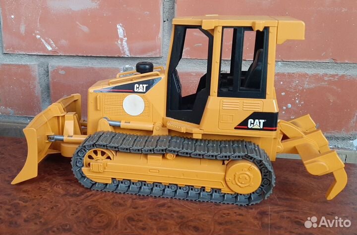 Бульдозер Bruder CAT