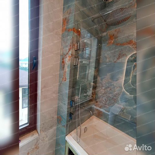 Душевая стеклянная перегородка для ванной