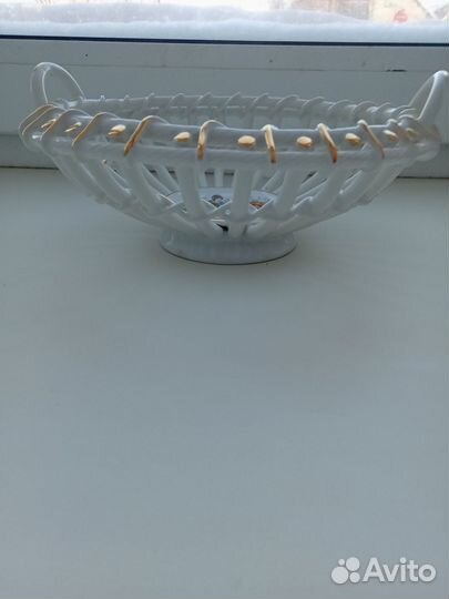 Ажурная сухарница(фруктовница) фарфор со сколом