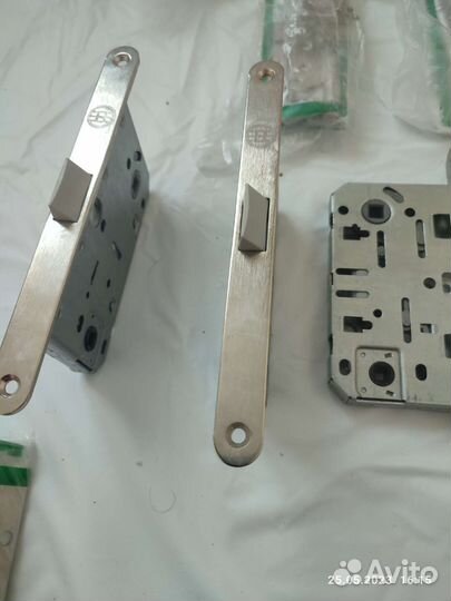 Комплект межкомнатных замков и петель