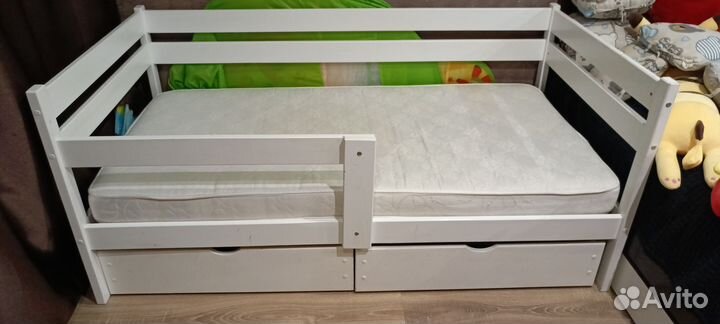 Кровать с матрасом