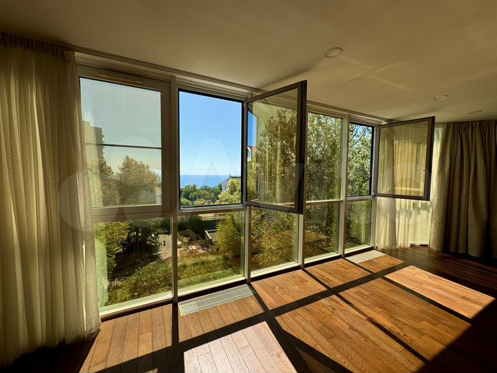 3-к. квартира, 116 м², 2/8 эт.