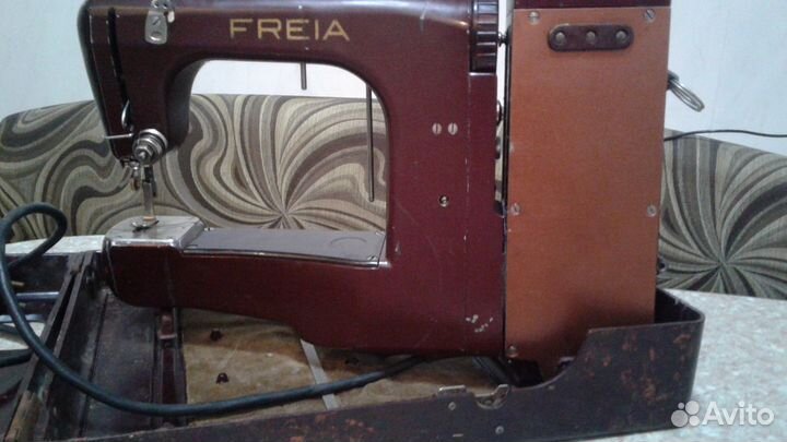 Швейная машинка ретро
