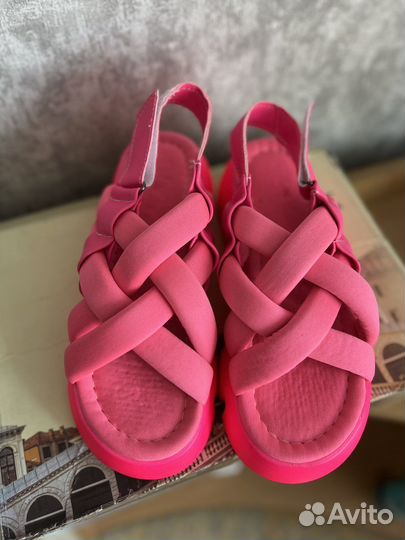 Шлепанцы