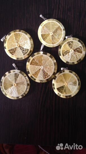 Кулон янтарь