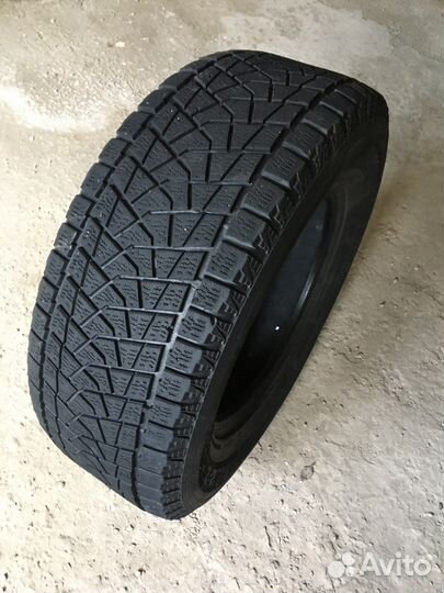 Bridgestone Blizzak DM-V1 275/65 R17