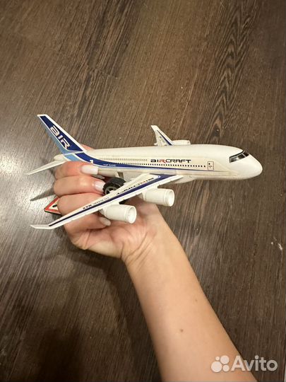 Модель самолета игрушка коллекционирование