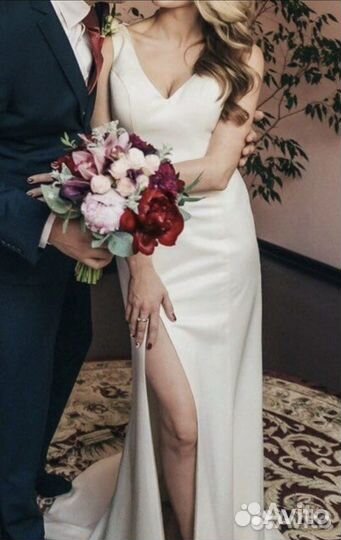 Свадебное платье с разрезом на ноге