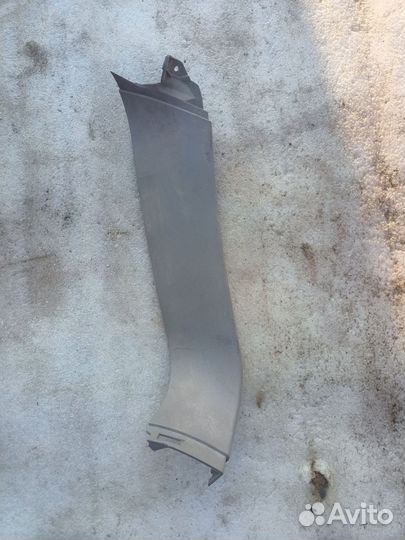 Обшивка двери багажника правая Opel Zafira B