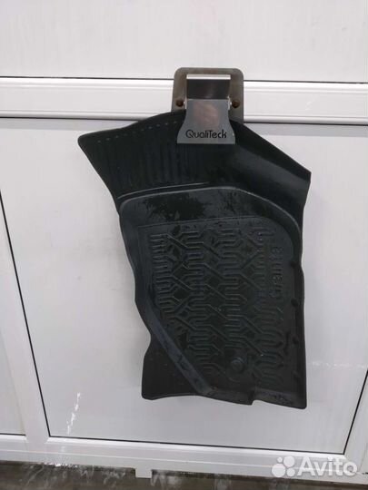 Продам коврики резиновые гранта седан 2023 года