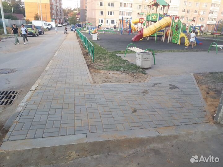 Укладка тротуарной плитки и благоустройство