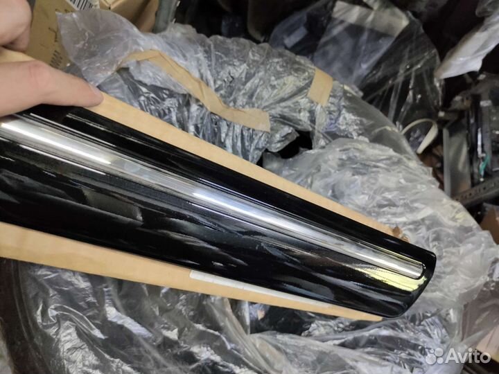 Накладка задней левой двери w210 новая оригинал