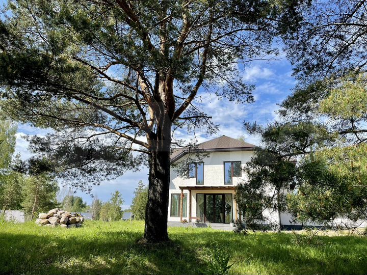 Коттедж 279,3 м² на участке 11 сот.