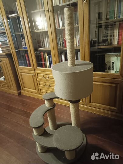 Домик для кошки с когтеточкой