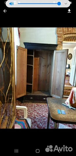 Старинный шкаф