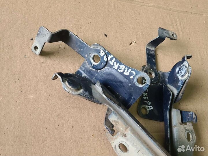 Петля капота правая (левая) Kia Spectra LD S6D