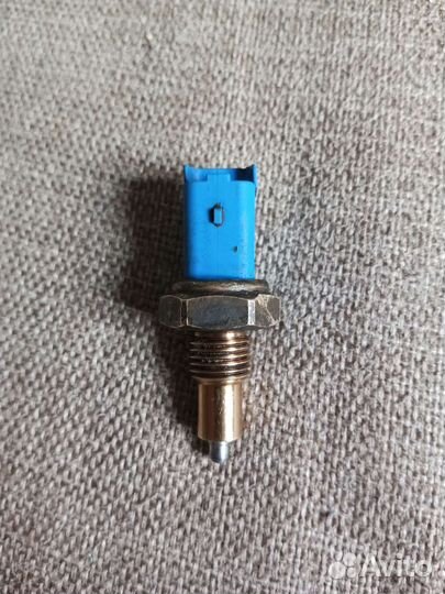 Датчик заднего хода логан/ларгус