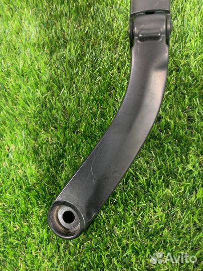 Поводок стеклоочистителя правый правой Ford