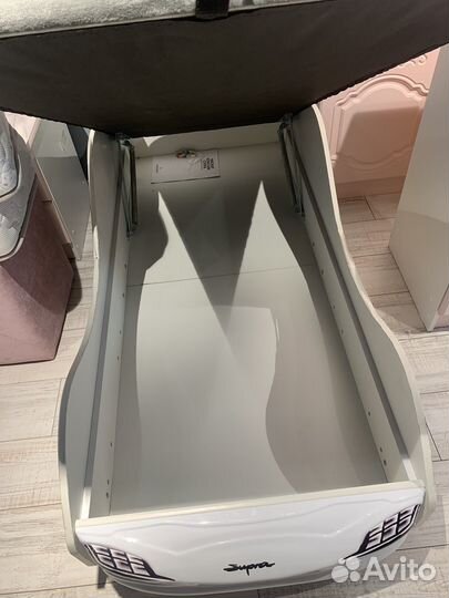 Детская кроватка машина