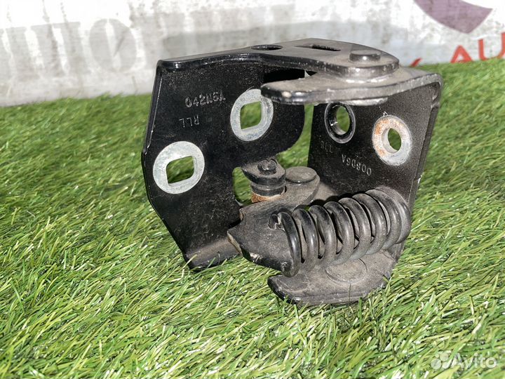 Петли задней левой двери Cadillac Escalade GMT900