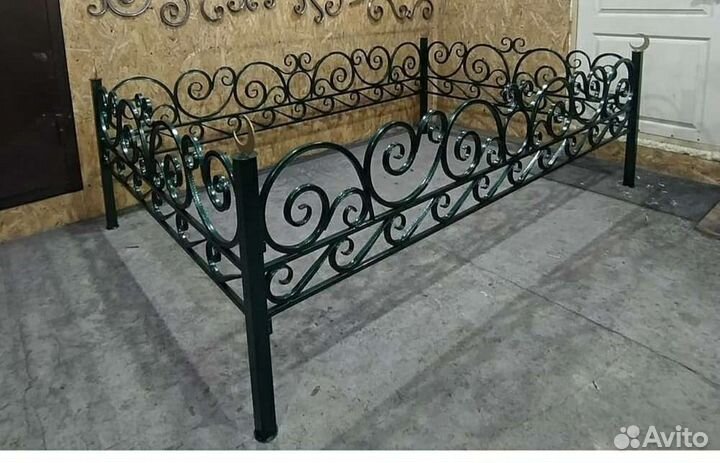 Ограды на кладбище