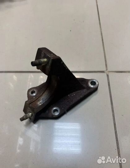 Кронштейн подвесного подшипника Ford Focus 1 \ 1.6