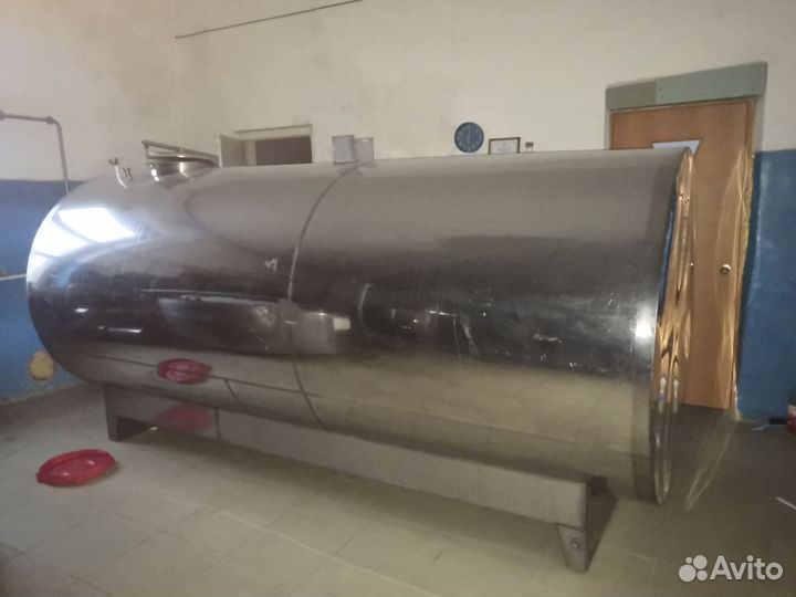 Охладитель молока термос 5000л