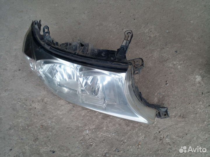 Фара правая Toyota Land Cruiser 200 2011 год