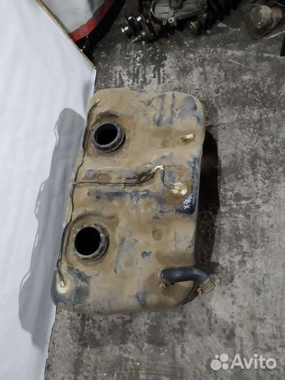 Бензобак топливный бак Nissan X-trail T30 4WD