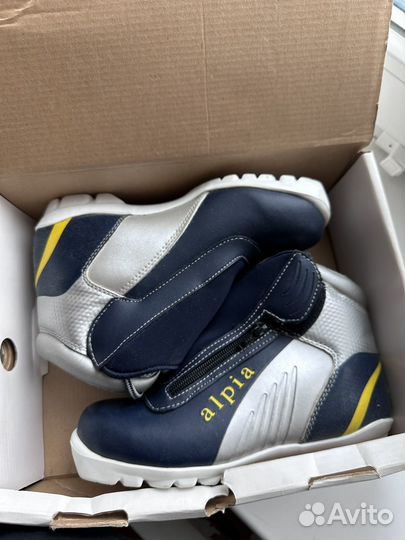 Лыжные ботинки и лыжи 37 размер новые