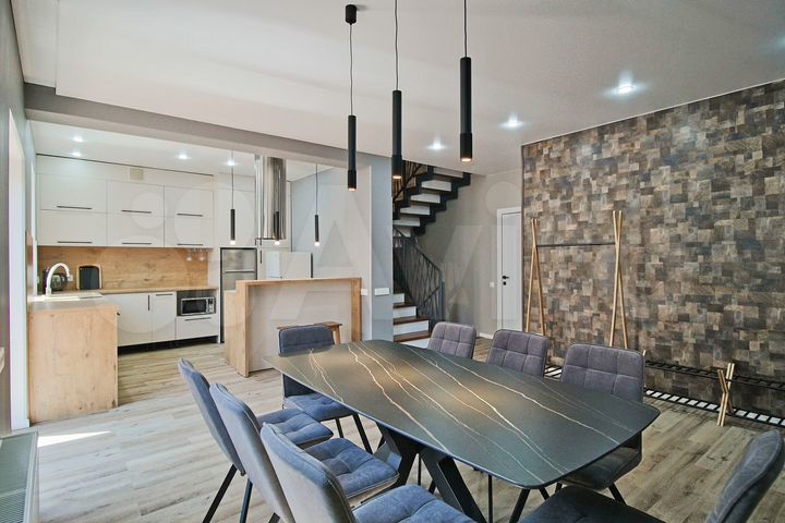 Дом 200 м² на участке 4 сот.