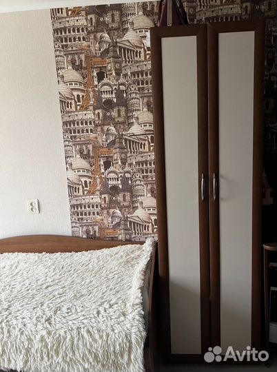 Продается стенка и 2 шкафчика к ней