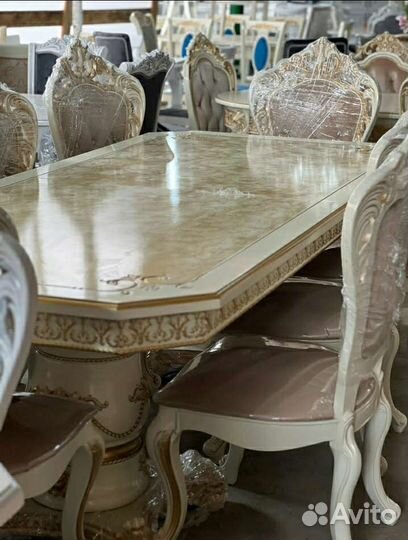 Стол и стулья