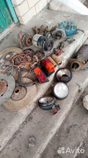 Запчасти на трактор(Топливный насос т 25)