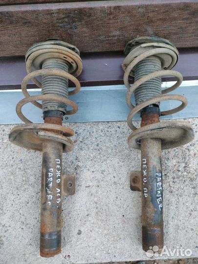 Стойка подвески передняя левая Peugeot Partner