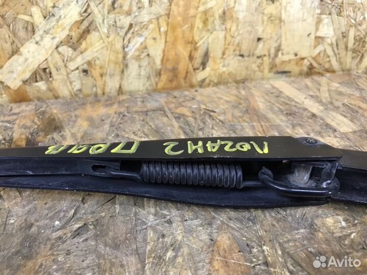 Поводок стеклоочистителя передний правый Renault